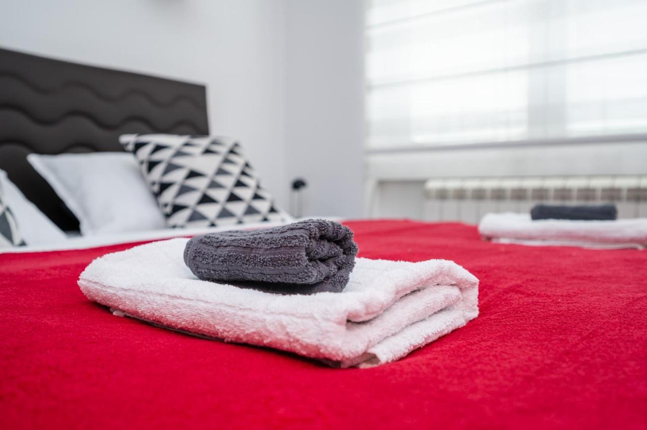 Bright 1Bdr Apartment In The City Center 사라예보 외부 사진